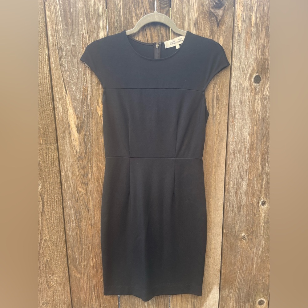 Diane Von Furstenberg Elegant LBD Black Cap Sleeve Dress Size 4 Small